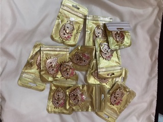 Móc nhẫn Hello Kitty dán giữ ốp điện thoại