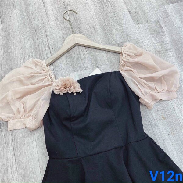 Đầm tiểu thư công chúa, đầm đen cổ vuông phối tay voan đính nơ, đầm dáng ngắn xòe đi tiệc sang chảnh, xinh lung linh