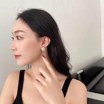 Khuyên tai hình bông hoa đính đá sang trọng cho nữ