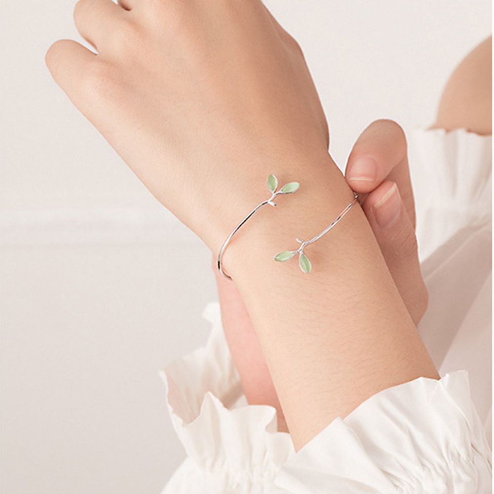 Vòng đeo tay dạng mở hình chiếc lá phong cách Hàn Quốc thời trang cho nữ