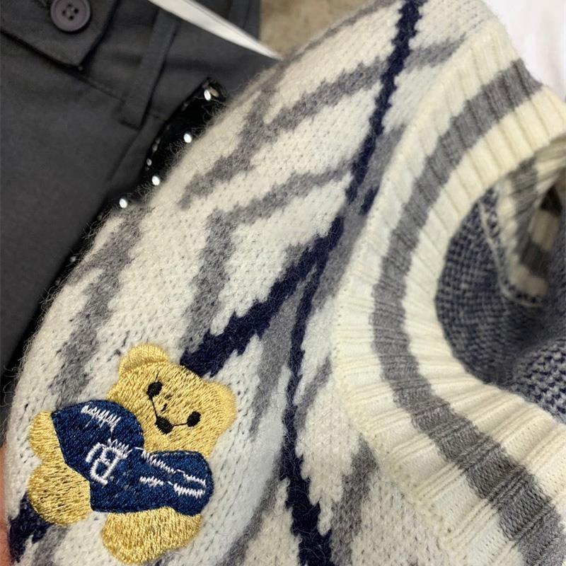 Áo len không tay cổ chữ v form rộng họa tiết sọc caro phong cách vintage