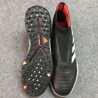 Giày đá bóng Predator Tango 18 TF đen