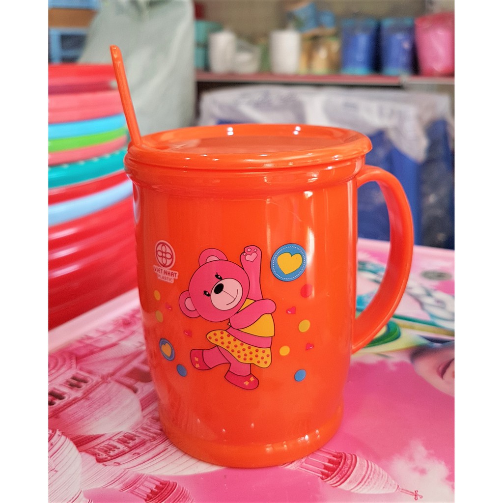 Cốc uống nước có nắp và thìa