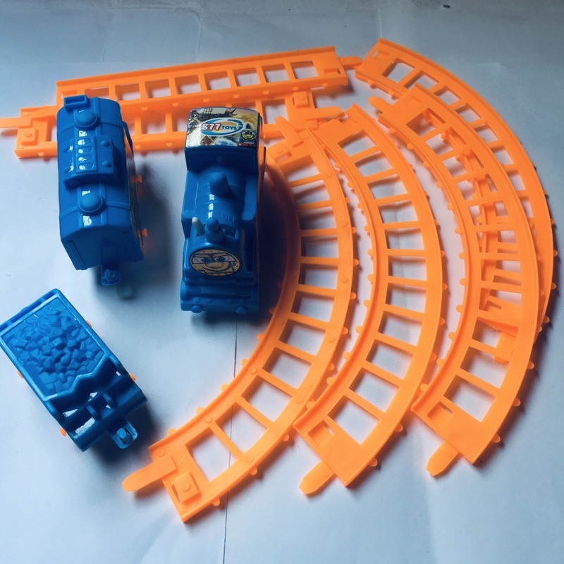 Đồ chơi, đồ chơi trẻ em, đoàn tàu chạy pin . Mô hình đoàn tàu chạy đường ray,chỉ cần 1 viên pin con thỏ là chạy tít luôn