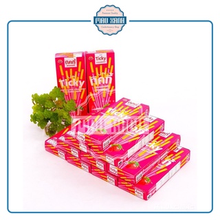 Combo 12+1 Hộp Bánh Que Thái Lan Ticky Vị Dâu (Hộp 20g)
