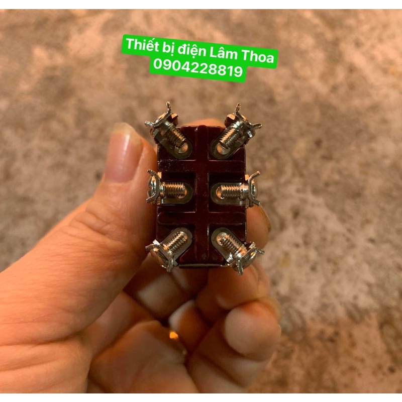 Công tắc gạt tự nhả F223F 15A 250VAC