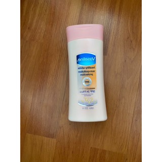 Sữa dưỡng thể trắng da Vaseline 200ml