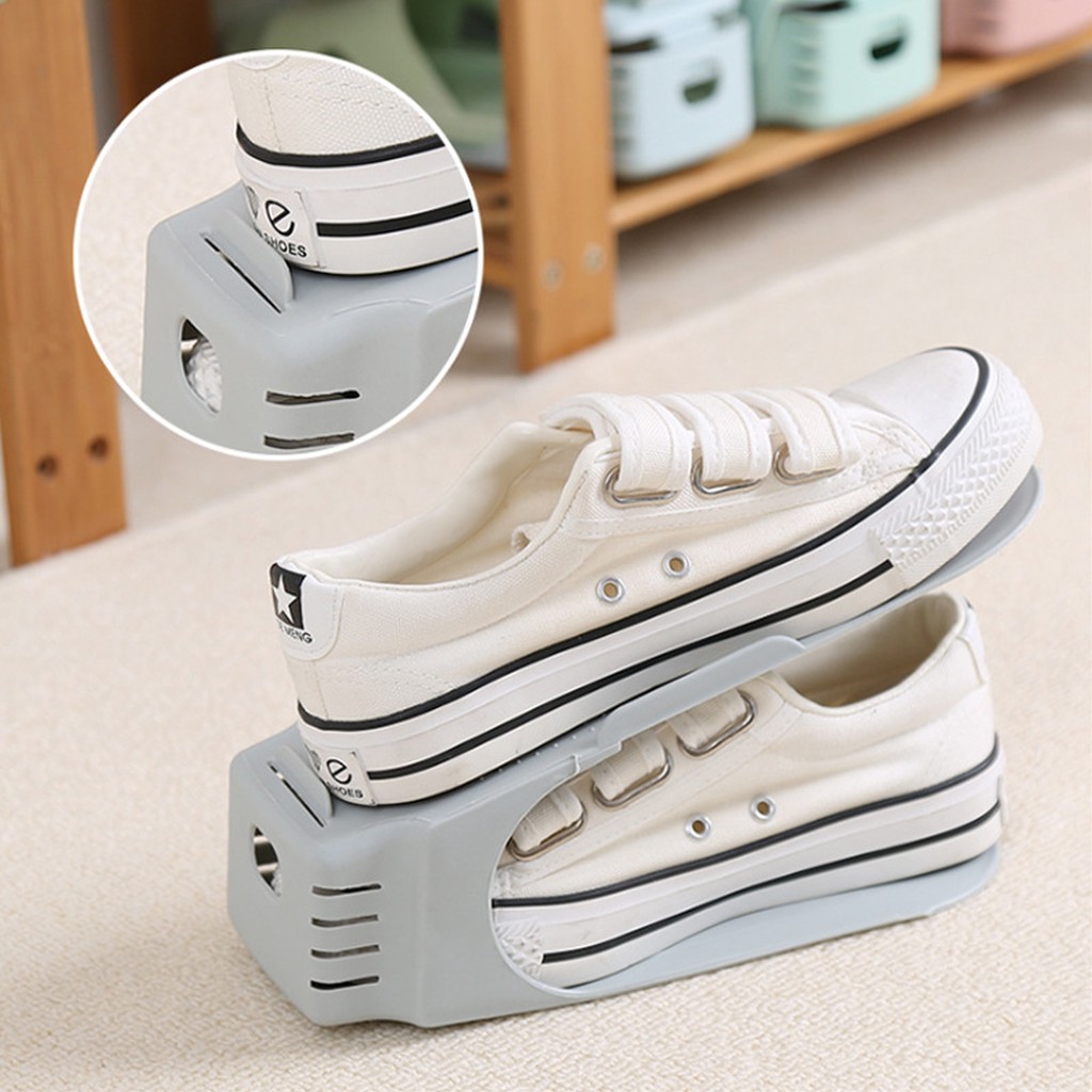 Kệ xếp giày dép giúp tiết kiệm không gian tủ giày