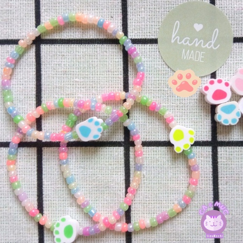 Vòng tay hạt cườm màu pastel charm bàn chân pet đáng yêu