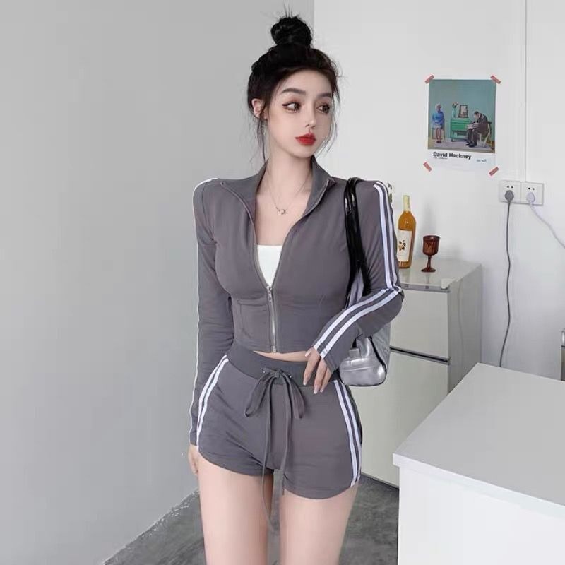 Bộ Áo Khoác Sweater Kẻ Sọc + Quần Short Lưng Cao + Áo Dây Rút Phong Cách Thể Thao Thời Trang Mùa Hè Cho Nữ