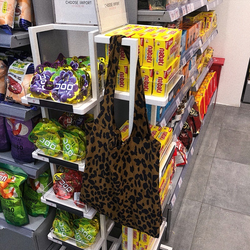 Túi xách đeo vai vải nhung họa tiết da báo thiết kế mới cho nữ