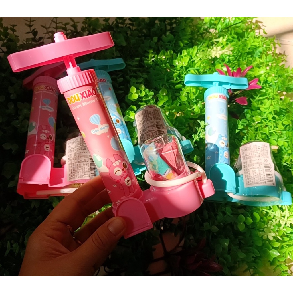 KẸO KÈM ĐỒ CHƠI BƠM BÓNG CHO BÉ VUI NHỘN