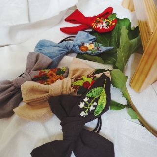 Cột tóc nơ thêu tay