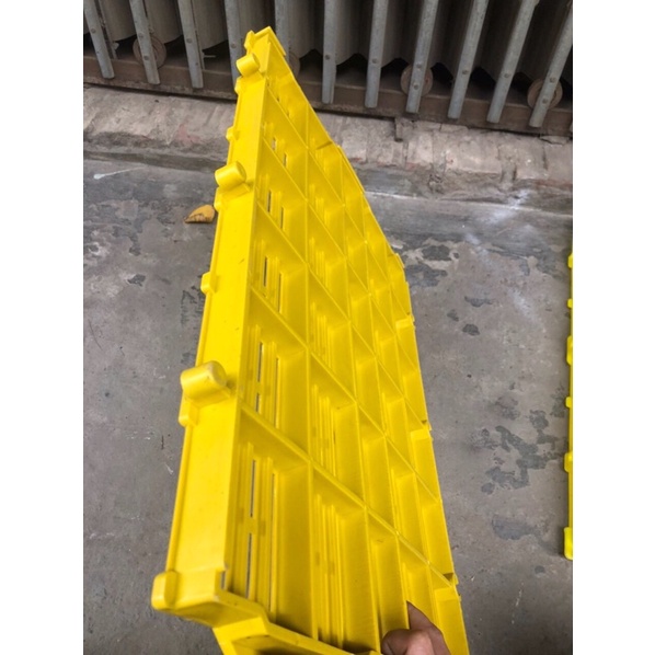 Tấm lót sàn nhựa chó mèo