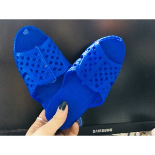 Combo 12 đôi dép tổ ong xanh dương cho bé size 30-34 và 1 c ô hoa màu xanh