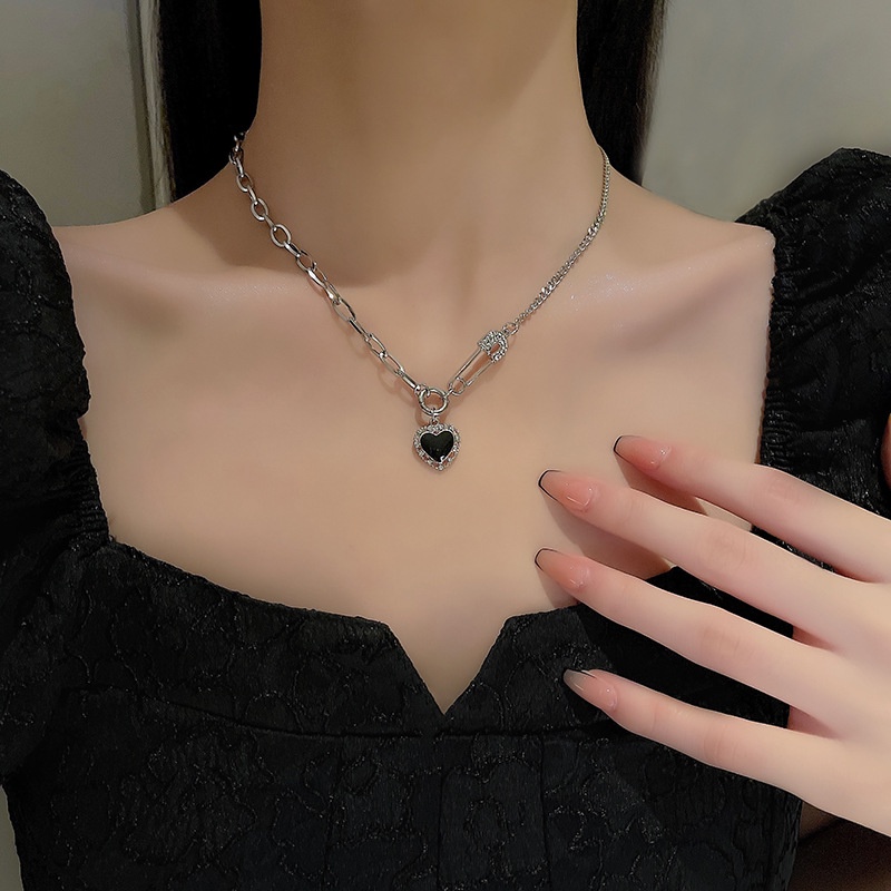 Vòng cổ Hình Trái Tim Màu Đen Ngọt Ngào