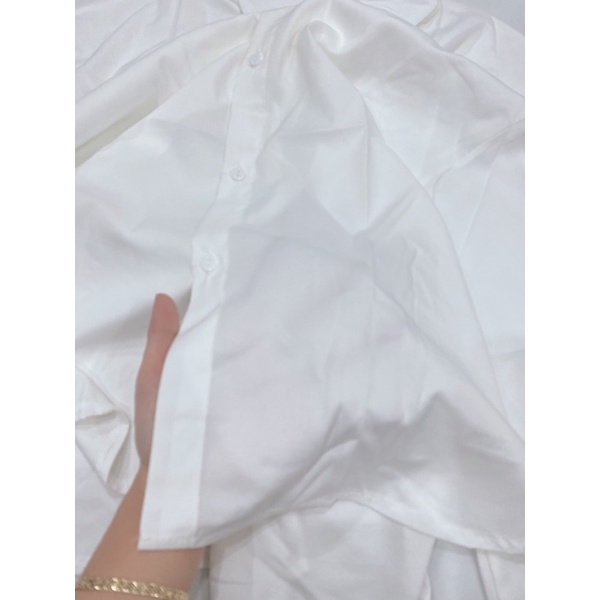 Áo sơ mi form rộng xẻ vạt