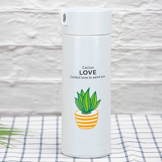 Bình nước in hình xương rồng 450ml lõi thủy tinh bọc vỏ nhựa lúa mạch có dây đeo (Màu ngẫu nhiên) | BigBuy360 - bigbuy360.vn