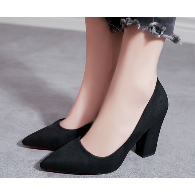 Giày cao gót bít mũi 7p đen gót vuông