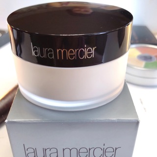 Phấn phủ Laura mercier