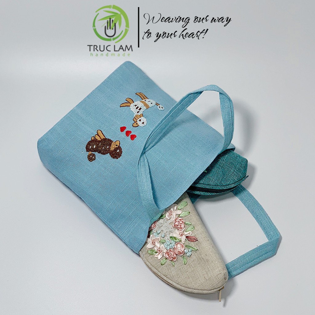 Túi Xách Vải Linen Thêu Tay Họa Tiết Hai Chú Chó (A) - Trúc Lâm Handmade