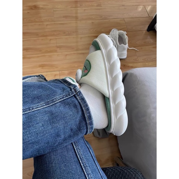 Dép lông ếch xanh .