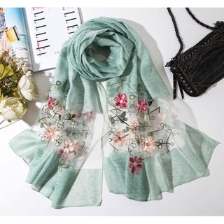 Set Khăn lụa phối voan màu xanh lá thêu hoa