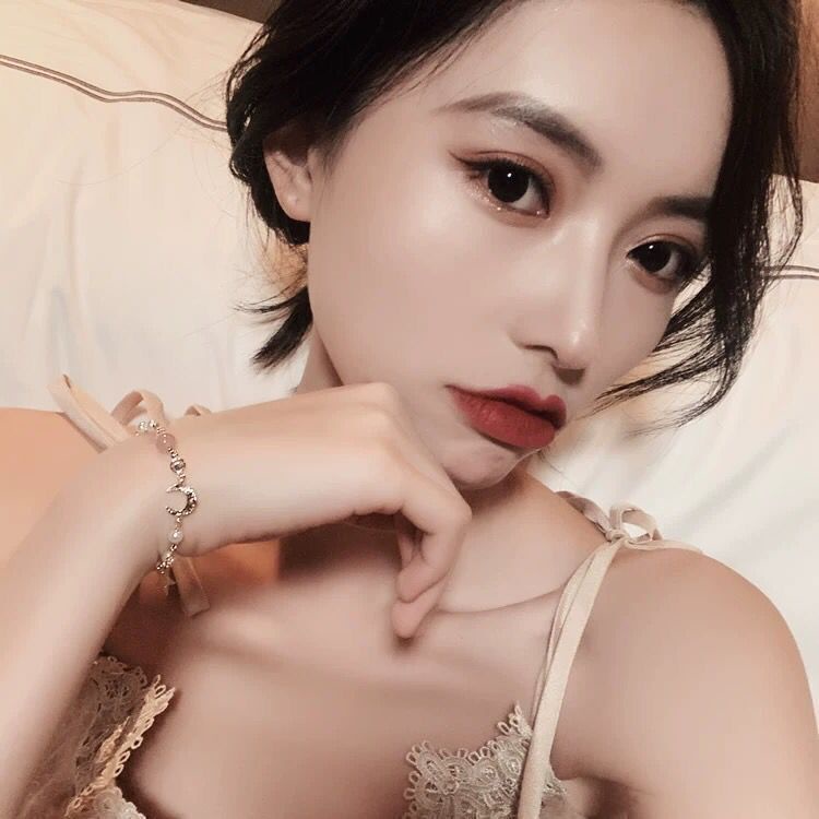 Vòng Tay Nữ Đính Đá Hồng Xinh Xắn Jussy Fashion Kiểu Lắc Tay Màu Vàng Thời Trang Hàn Quốc Hot Trend