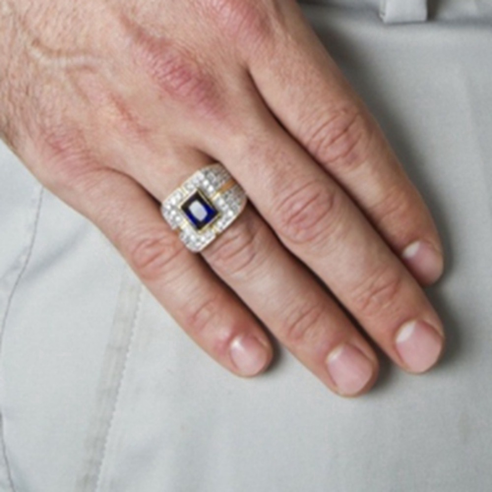 Luxury Sapphire-studded gold ring