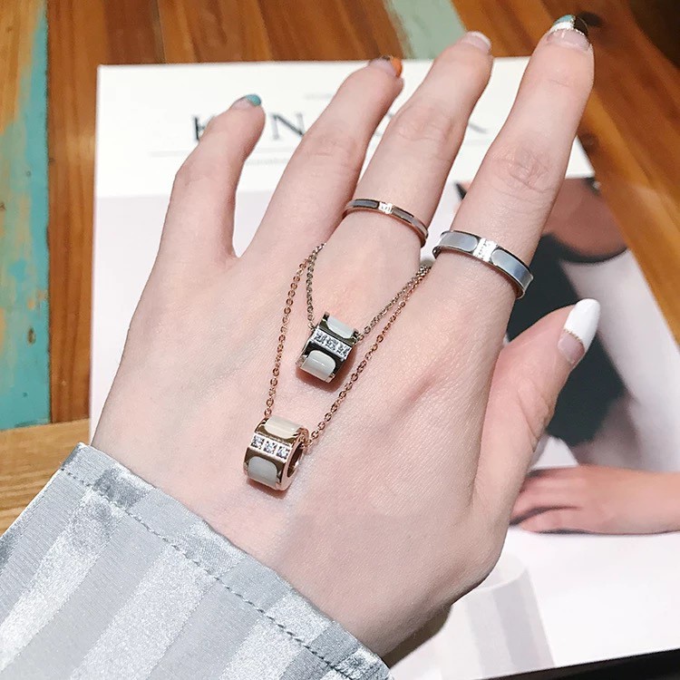 Dây Chuyền Mặt Hình Trụ Đính Đá Zircon Màu Trắng Tự Nhiên Đính Đá Zircon Thanh Lịch Phong Cách Pháp Thanh Lịch Dành Cho Nữ