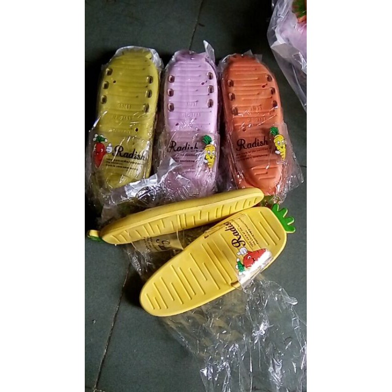 Dép nữ hình củ rốt
