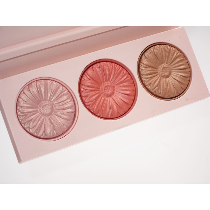 Bảng phấn má Clinique On the Glow blush trio