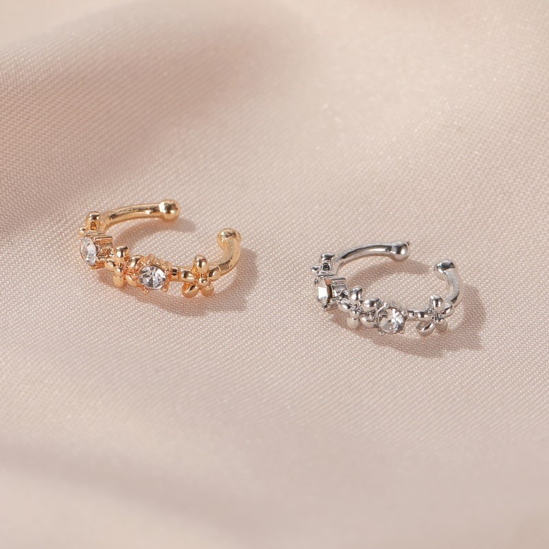 Khuyên Tai Đính Hoa Xinh Xắn Phong Cách Hàn Quốc Cho Bạn Gái