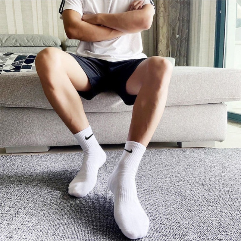 Vớ Thể Thao Dài Đến Giữa Bắp Chân Dễ Phối Đồ Thời Trang Mùa Hè Cho Nam Và Nữ