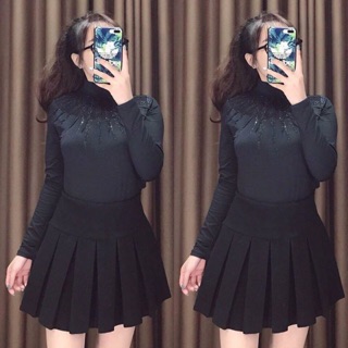 Chân váy dạ xếp li đủ size s m nhé các bạn. Chất ấm áp có quần bên trong mặc k lo lộ đâu nhé! Đặt hàng để mình shup nhé!