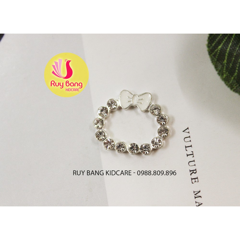 Cành lá kim loại, center đá đính hoa vải handmade