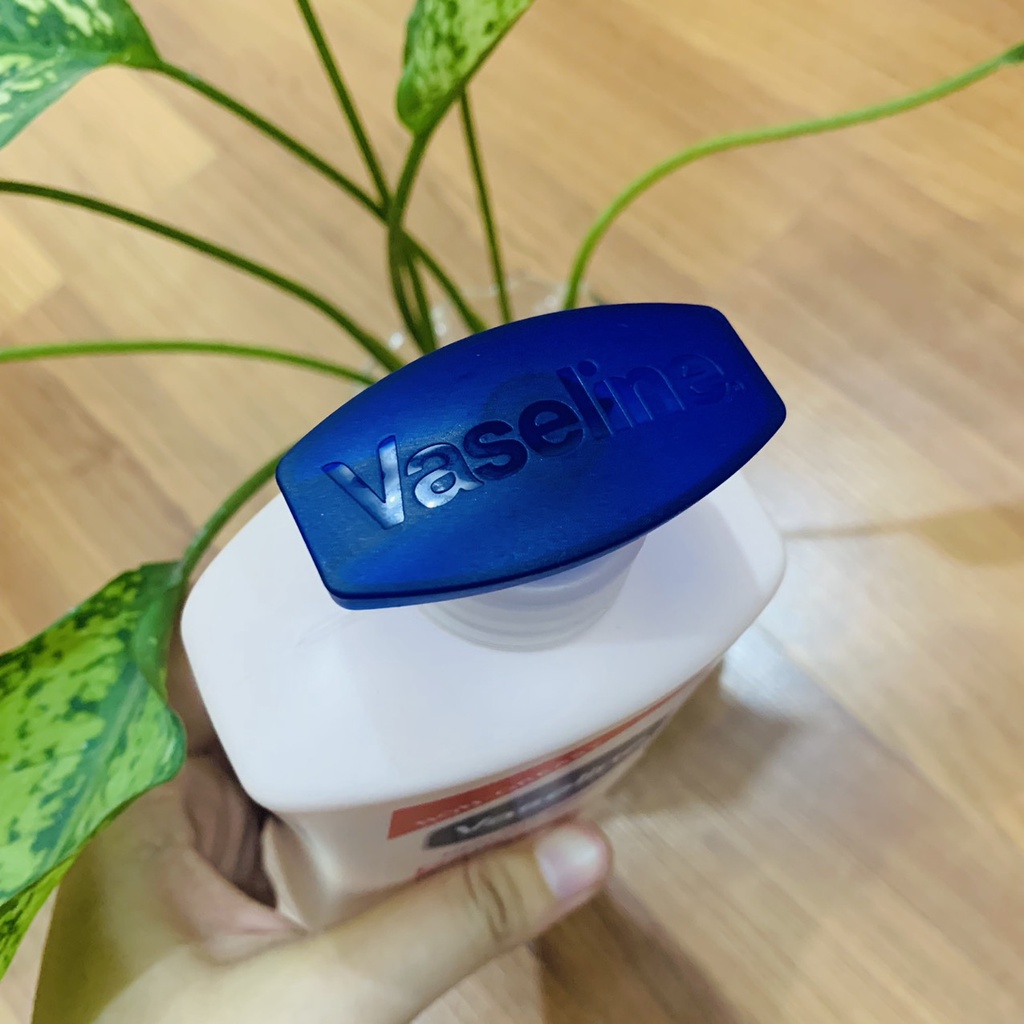 Sữa dưỡng thể trắng da Vaseline UV Lightening 725ml