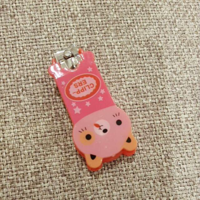 Bấm móng tay cute cho bé