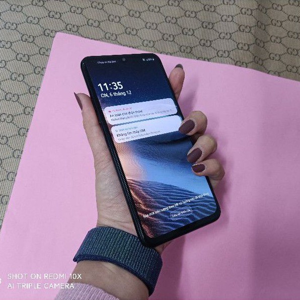 Mới nhập LG V40 len ken màu đen ram6gb snapdragon 845 | BigBuy360 - bigbuy360.vn