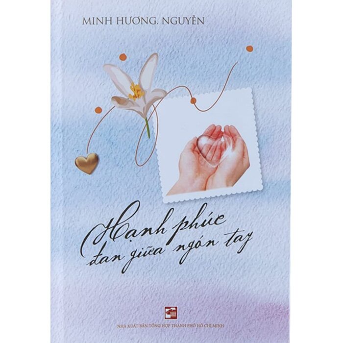 Sách Hạnh Phúc đan giữa những ngón tay