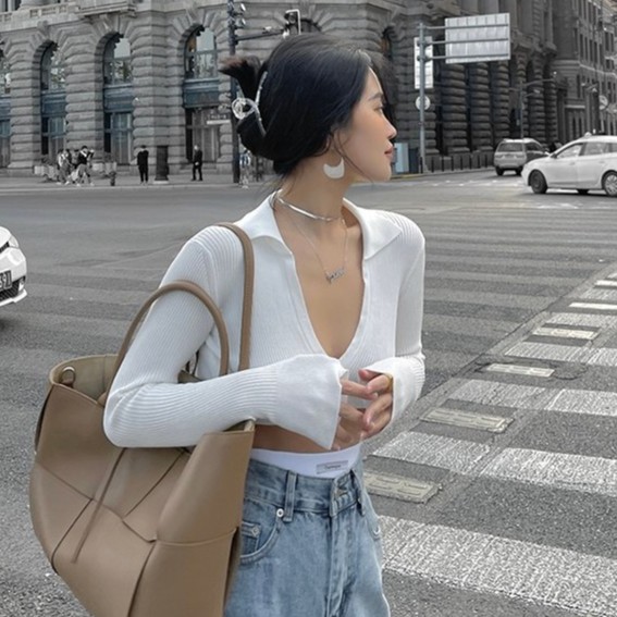 QADCOL  Áo dệt kim màu trắng tay dài cổ chữ V gợi cảm cho nữ