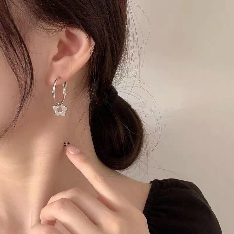 Bông tai bằng thép không gỉ hình hoa hợp thời trang
