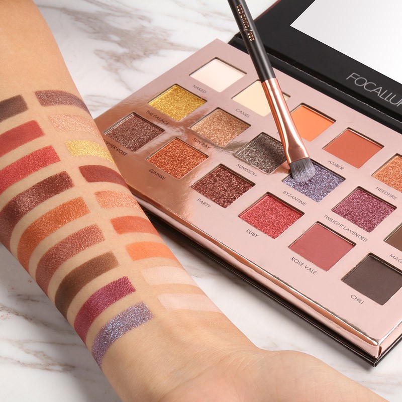 Bảng phấn mắt FOCALLURE 18 màu gồm màu lì và ánh nhũ lấp lánh | BigBuy360 - bigbuy360.vn
