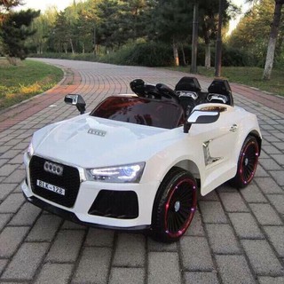 Xe o to audi cho be yeu