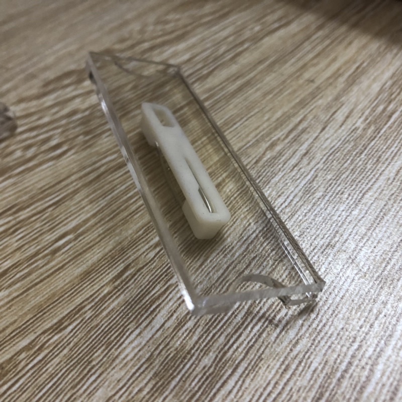 Bảng Tên Nhân Viên Thẻ Tên Đeo Ngực kẹp kim băng (Kích thước tờ in cho vào 2,5x7cm )