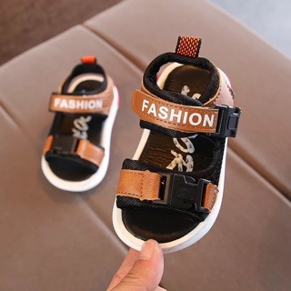 Sandal bé trai