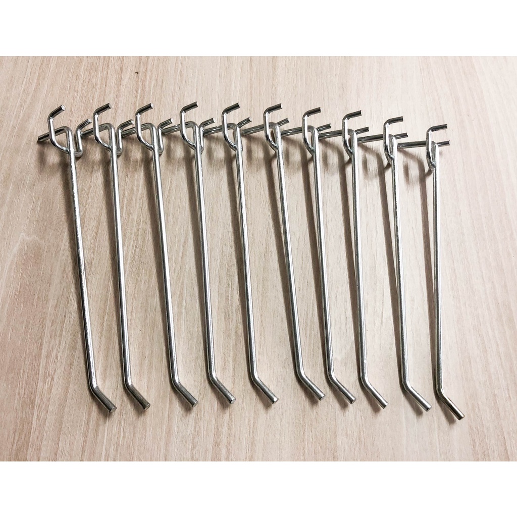 Móc treo tôn lỗ, tay cài tấm lỗ treo phụ kiện, móc cài tấm lỗ, móc treo đồ làm bằng inox