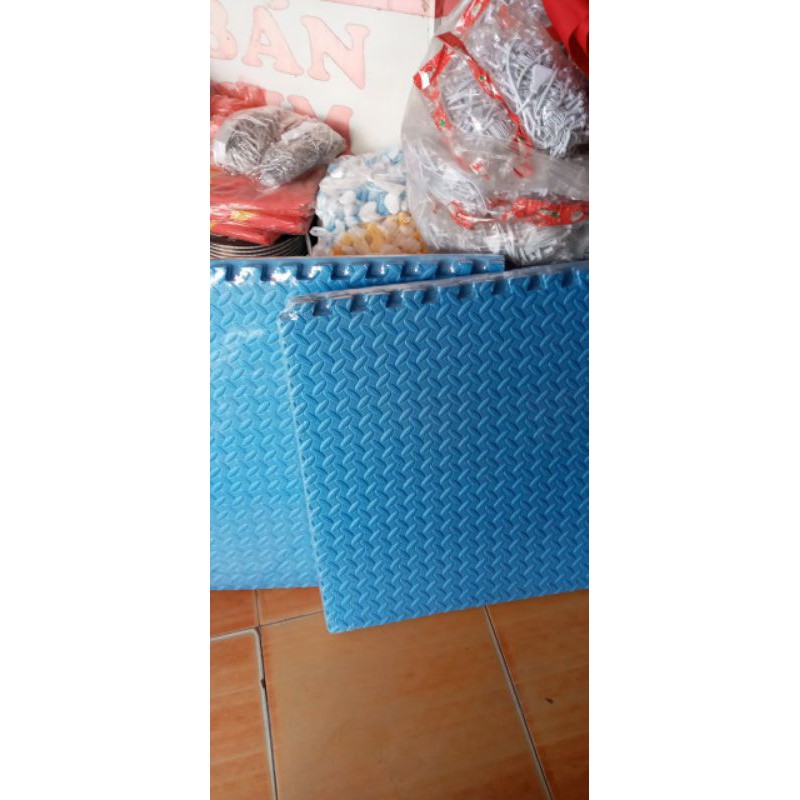 4 miếng xốp khế màu xanh 60cm x60cm