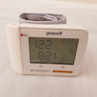 Máy đo huyết áp điện tử Yuwell YE8900A