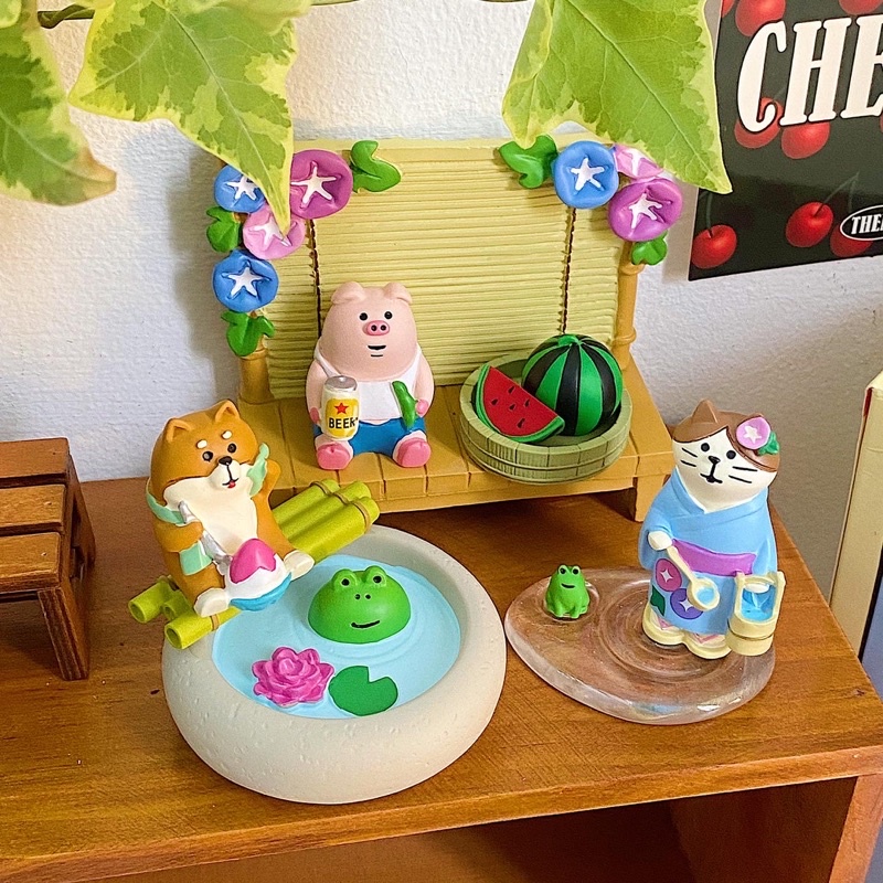 Mô hình mèo chủ đề mùa hè trong vườn hoa bìm bịp